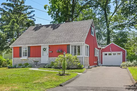 14 Daphne Dr, Norwalk, CT 06851