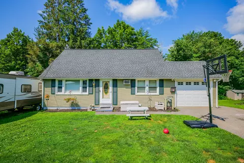 39 Colony Dr, Winchester, CT 06098