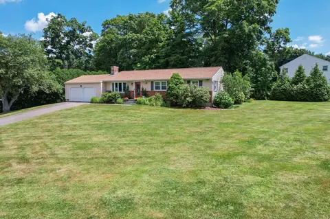 20 Club Ln, Cheshire, CT 06410