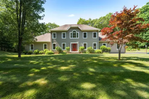 360 Raymond Hill Rd, Uncasville, CT 06382