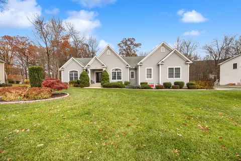 17 Silver Oak Cir, Southington, CT 06489
