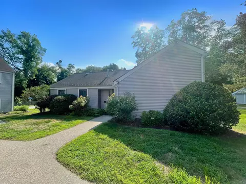 150 Hollister Way S #150, Glastonbury, CT 06033