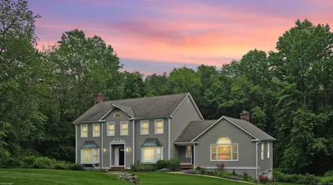 20 Topaz Ln, Trumbull, CT 06611