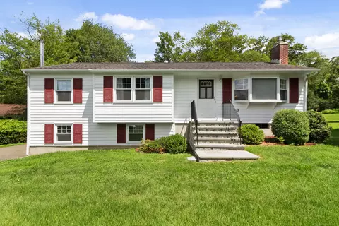 11 W Lake Shore Dr, Danbury, CT 06811