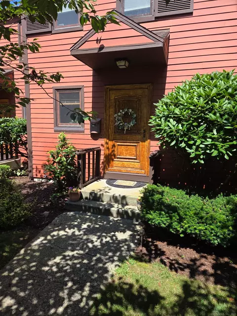 40 Courtland Dr #40, Groton, CT 06340