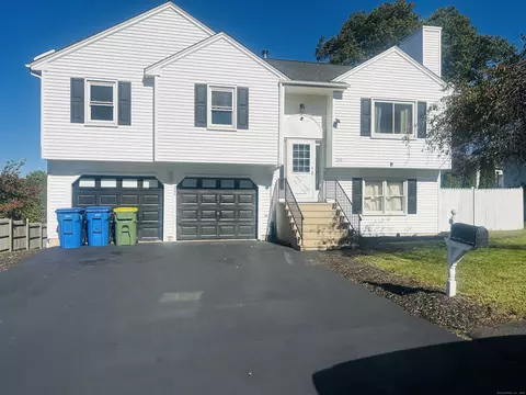 208 Kendall Cir, Waterbury, CT 06708