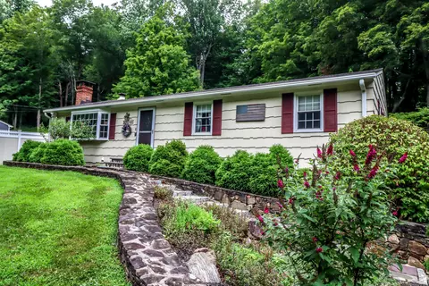 21 Saw Mill Rd, Newtown, CT 06470