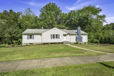 31 Roslyn Dr, Cheshire, CT 06410