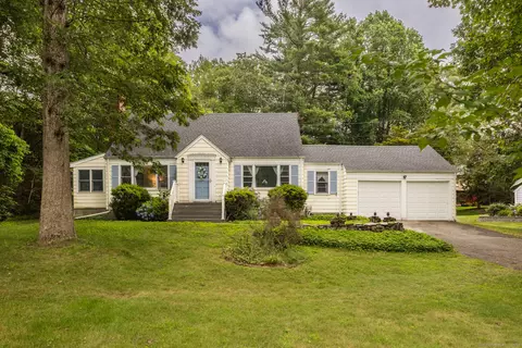 242 Pinewood Trl, Trumbull, CT 06611