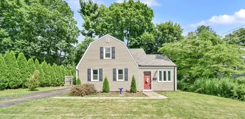 16 Oakdale St, Wethersfield, CT 06109