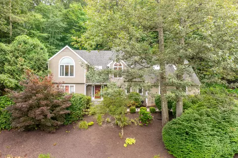27 Oakridge, Unionville, CT 06085