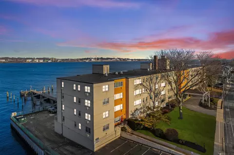 292 Pequot Ave #4L, New London, CT 06320