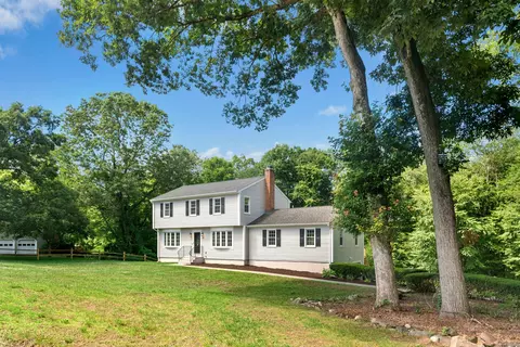 60 Oakwood Dr, Oxford, CT 06478