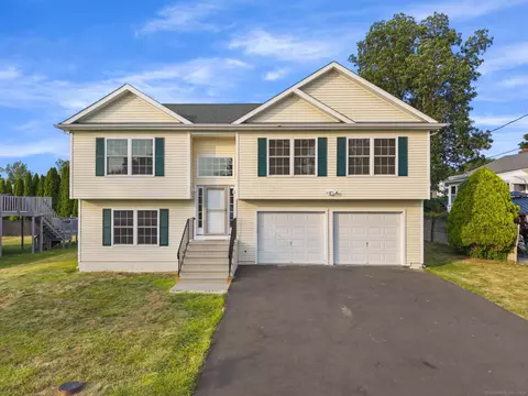 9 Harwich St, West Haven, CT 06516