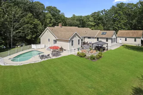 71 Olde Orchard Rd, Clinton, CT 06413
