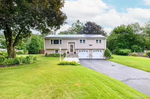 44 Chatfield Dr, Trumbull, CT 06611