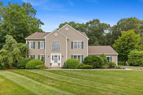 20 Autumn Ct, Cheshire, CT 06410