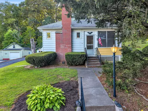 28 Baltic Rd, Norwich, CT 06360