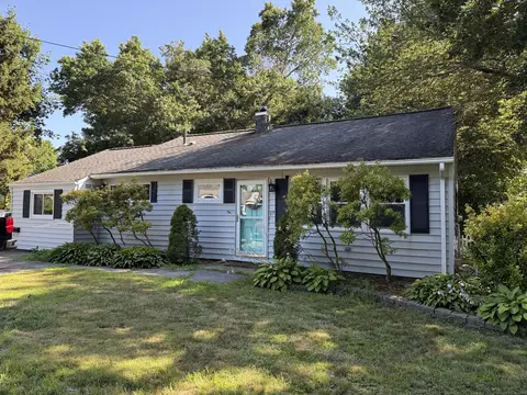 17 Ginger Dr, Groton, CT 06340