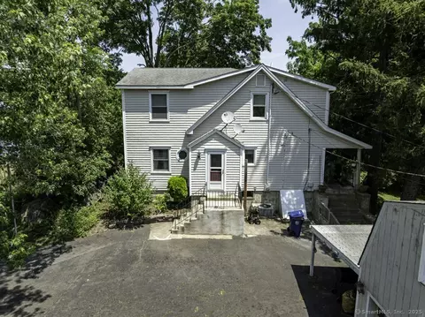 23 Lydia St, West Haven, CT 06516