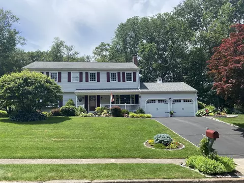15 Royalwood Ct, Cheshire, CT 06410
