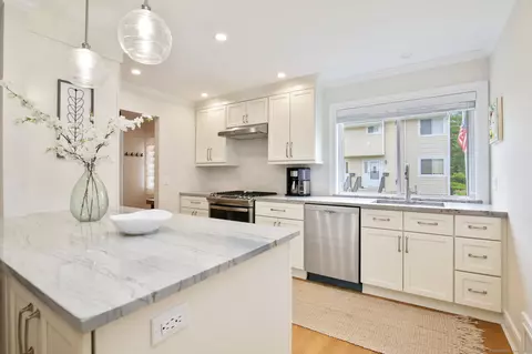 75 Cos Cob Ave #9, Cos Cob, CT 06807