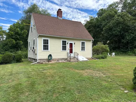 37 Liberty St, Clinton, CT 06413