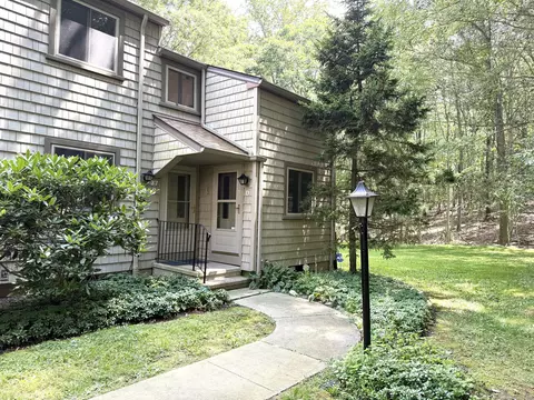 37 Happy Hollow Cir #D, Stratford, CT 06614