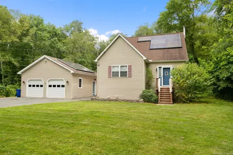 913 Vauxhall Street Ext, Quaker Hill, CT 06375