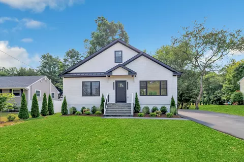 34 Wesley Dr, Trumbull, CT 06611