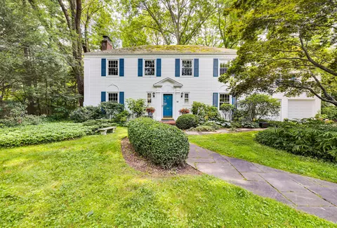 15 Sunny Reach Dr, West Hartford, CT 06117