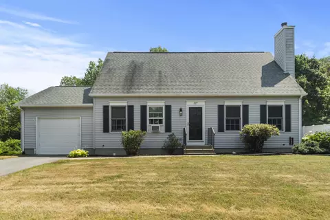 527 New London Rd, Mystic, CT 06355