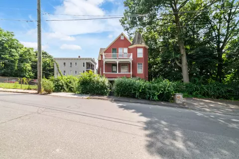 96 Lounsbury St, Waterbury, CT 06706