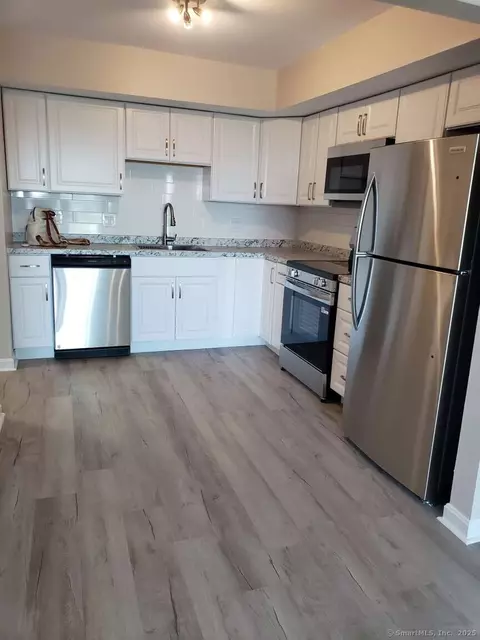 79 Claudia Dr #446, West Haven, CT 06516