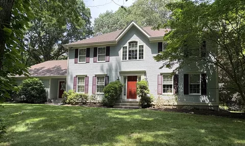17 High Ridge Dr, Pawcatuck, CT 06379