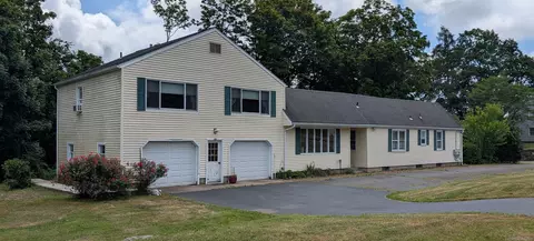 2805 Boston Post Rd, Guilford, CT 06437