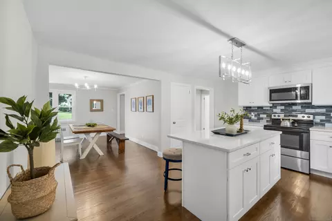 55 Maxwell Dr, Wethersfield, CT 06109