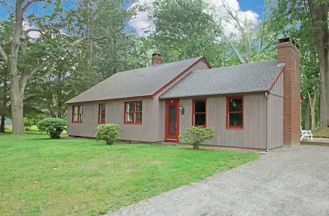 14 Ferry Rd, Chester, CT 06412