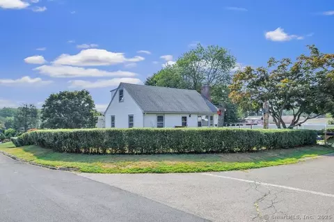 8 Fox Hill Ter, Ansonia, CT 06401