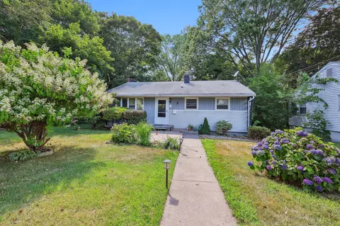 2 Horsley Ave, New Haven, CT 06512