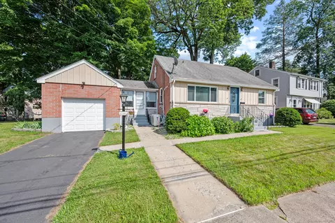 82 4th St, Meriden, CT 06451