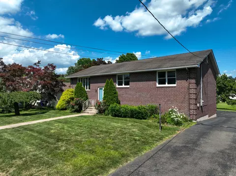 176 Cambria Ave, Newington, CT 06111