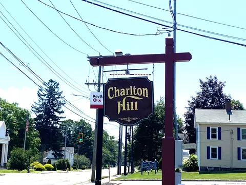 53 Charlton Hill Rd #53, Hamden, CT 06518