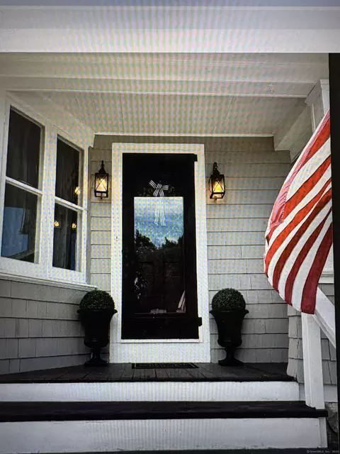 54 Woodlawn Ave, Naugatuck, CT 06770
