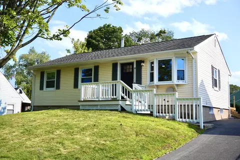115 Sunburst Rd, Naugatuck, CT 06770
