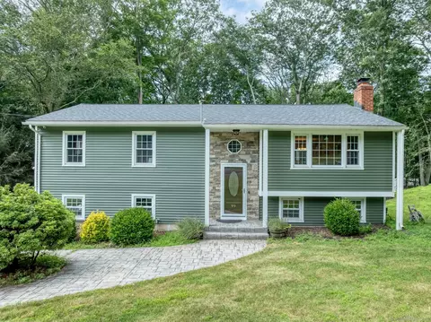 99 Pine Knob Ter, Milford, CT 06461
