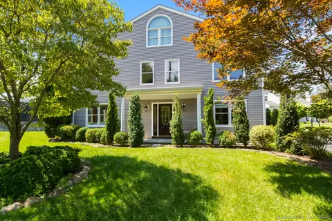 1014 Cove Rd, Stamford, CT 06902