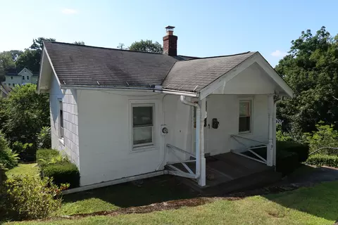 11 Edgewood Ave, Shelton, CT 06484