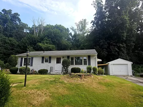 12 Trading Cove Dr, Norwich, CT 06360