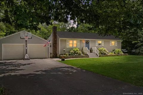 28 Damon Heights Rd, Niantic, CT 06357
